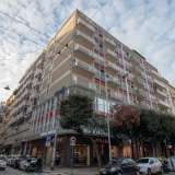 Migriamo quindi in corso Cavour, dove ad angolo con via Principe Amedeo si staglia Palazzo Brunetti. Anche in questo caso i vari utilizzi dei piani sono segnalati da appositi dettagli